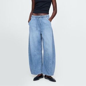 GAP Mid Rise Easy Horseshoe Jeans – Light Wash – Size M